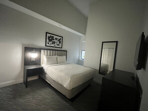 3 bedrooms, Internet, bed sheets - Close to Disney!  Charming 3-bedroom hotel with AC in Winter Garden. (Winter Garden)