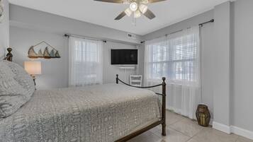 2 bedrooms, iron/ironing board, WiFi (free), bed sheets