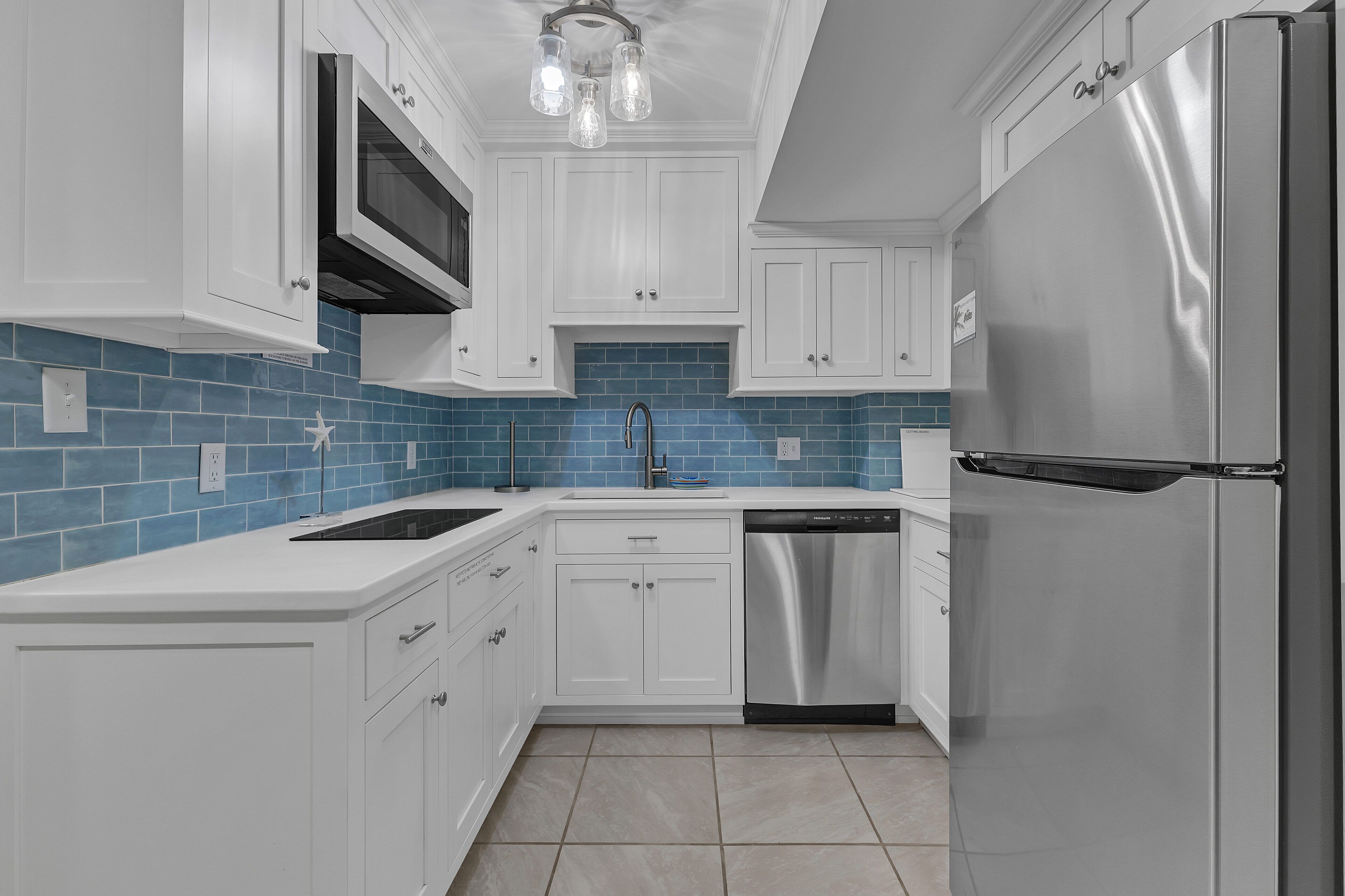 Coffee/tea maker, fridge, microwave, stovetop