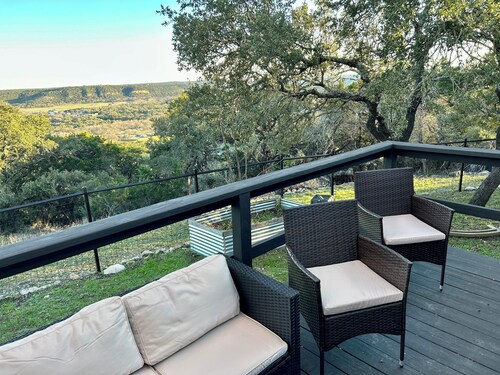 5 acre Hilltop Oasis. OMG Views. Min to River/Lake