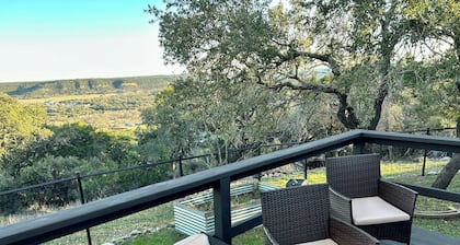 5 acre Hilltop Oasis. OMG Views. Min to River/Lake