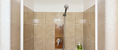 Shower, bidet, towels