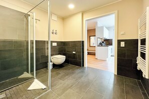 Shower, hair dryer, towels - Baltischer Hof apartment 18 (Ostseebad Boltenhagen)