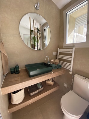 Ducha y secador de pelo