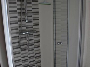 Shower - Another Day In Paradise (Holt)