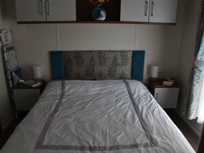 2 bedrooms, individually decorated, individually furnished