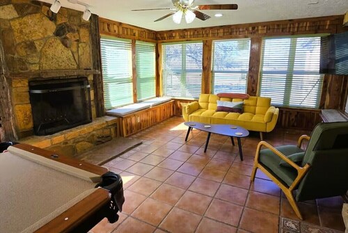 Red Roof Retro Cottage