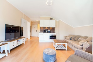A modern apartment with a living room, kitchenette, and a dining area. - Baltischer Hof apartment 67 (Ostseebad Boltenhagen)