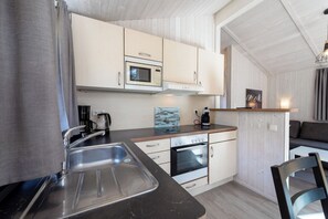 Fridge, microwave, oven, stovetop - Vacation home Dünenpark 02a (Lübeck-Travemüde)