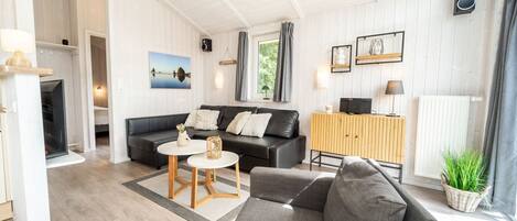 TV, fireplace, stereo
