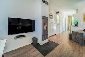 Fernseher, Kamin, DVD-Player, Stereoanlage