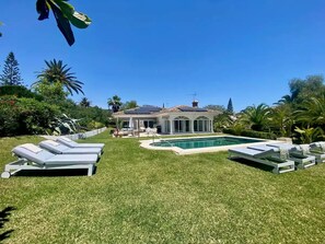 Pool - Stylish villa in excellent location near Marbella (Marbella)