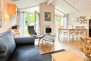 TV, fireplace - Vacation home Schatzkiste 18 (Lübeck-Travemünde)