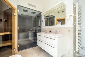 Douche, sèche-cheveux