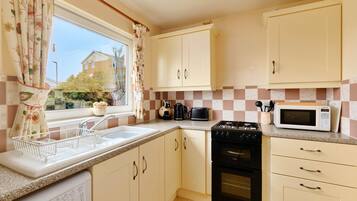 Fridge, microwave, oven, coffee/tea maker