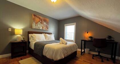 2BR. Free Parking. 7 Min to Federal Hill. 30 Min to Gillette Stadium. APT 3