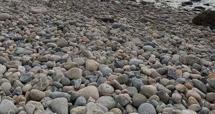 Simple, Clean & Close to the Shore – Narragansett's Ocean Breeze Getaway