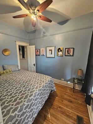 Room - Cozy 2-bedroom apartment in Pilsen Chicago (Chicago)