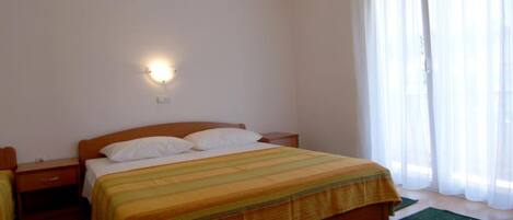 アパートメント (One Bedroom Apartment With Balcony (A)