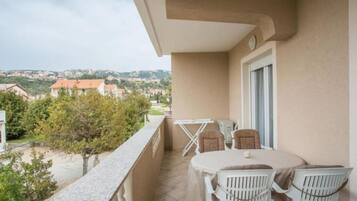 Apartment (One Bedroom Apartment With Terrace (C) | Balcony