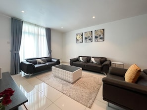 52-Zoll-Smart-TV mit Satellitenempfang