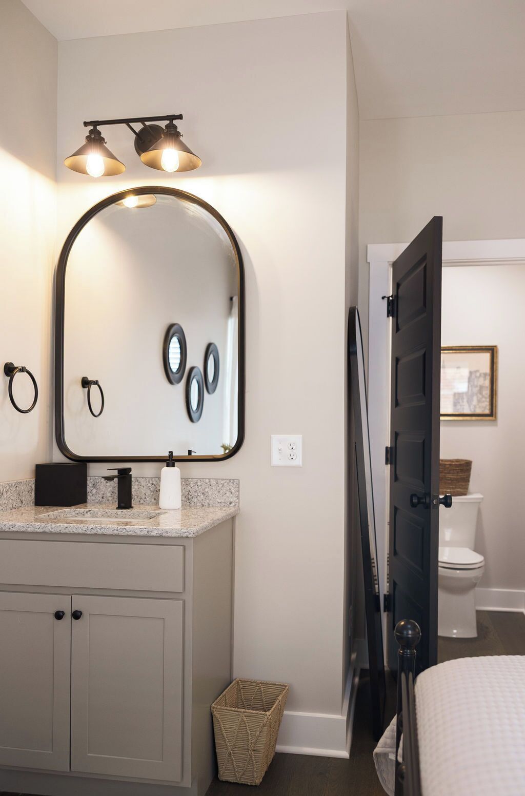 Fer et planche à repasser, Wi-Fi gratuit, draps fournis