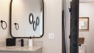 Fer et planche à repasser, Wi-Fi gratuit, draps fournis