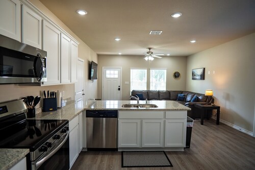 Serene 3-bedroom house with AC in charming Seguin