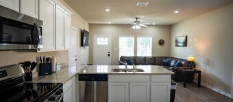 Modern 3-bedroom house with AC in charming Seguin