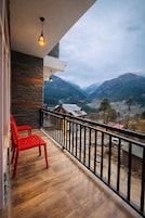 Quarto casal superior, sacada, vista para a montanha | Área da propriedade