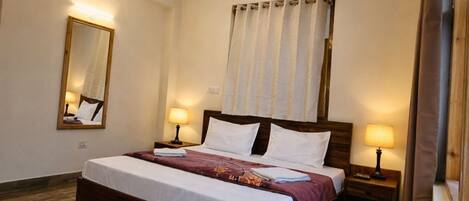 Deluxe Single Room, Mountain View | Iron/ironing board, free WiFi