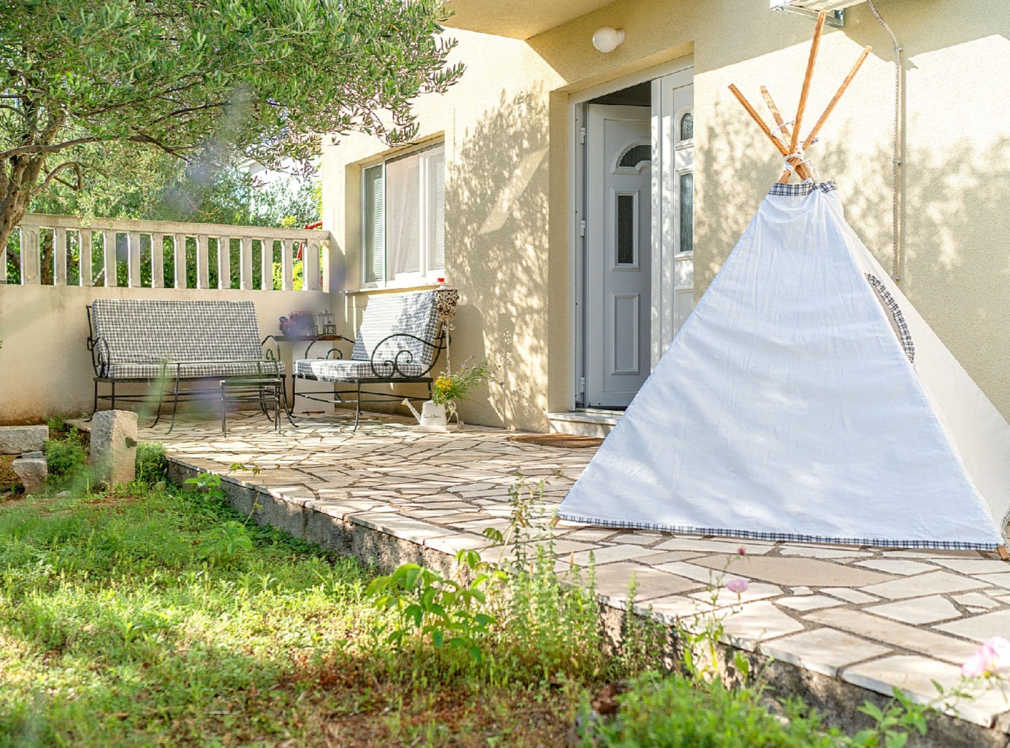 Apartment (OneBedroom Apartment With Private Gar) | Garden