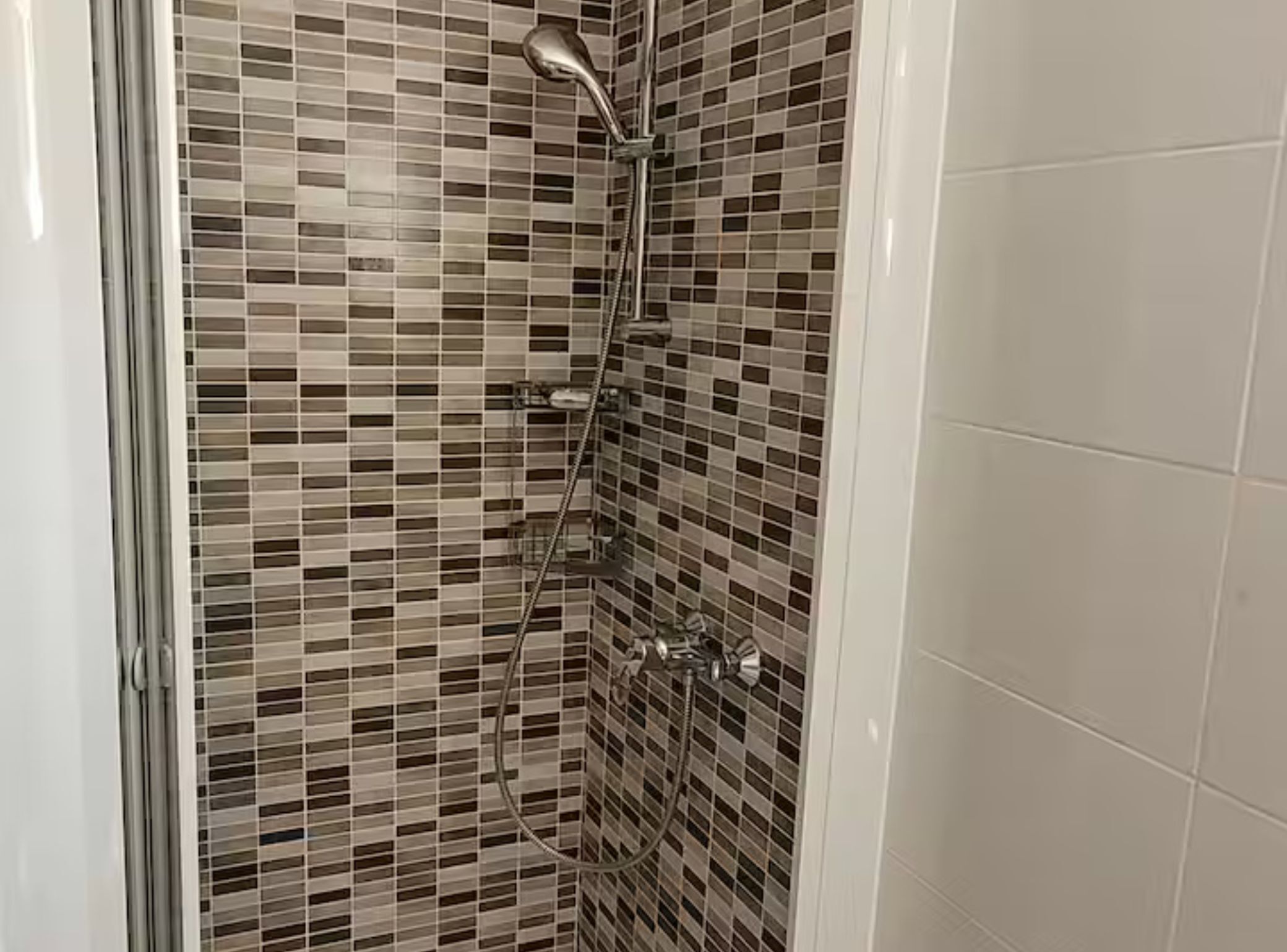 Apartment (Two Bedroom Apartment with Terrace) | Bathroom | Shower, towels