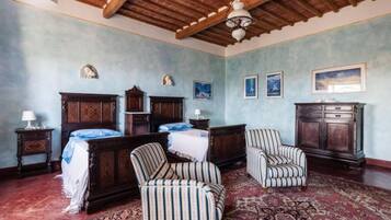 8 bedrooms, iron/ironing board, WiFi, bed sheets