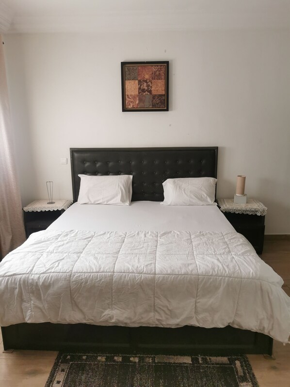 3 chambres, fer et planche à repasser, Wi-Fi, draps fournis