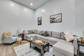 Living area - Hike, Bike & Explore: Cozy Horse Cave Getaway! (Horse Cave)