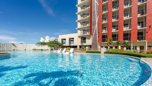 Condo, 1 phòng ngủ, ban công, quang cảnh hồ bơi | Hồ bơi | Hồ bơi ngoài trời 
