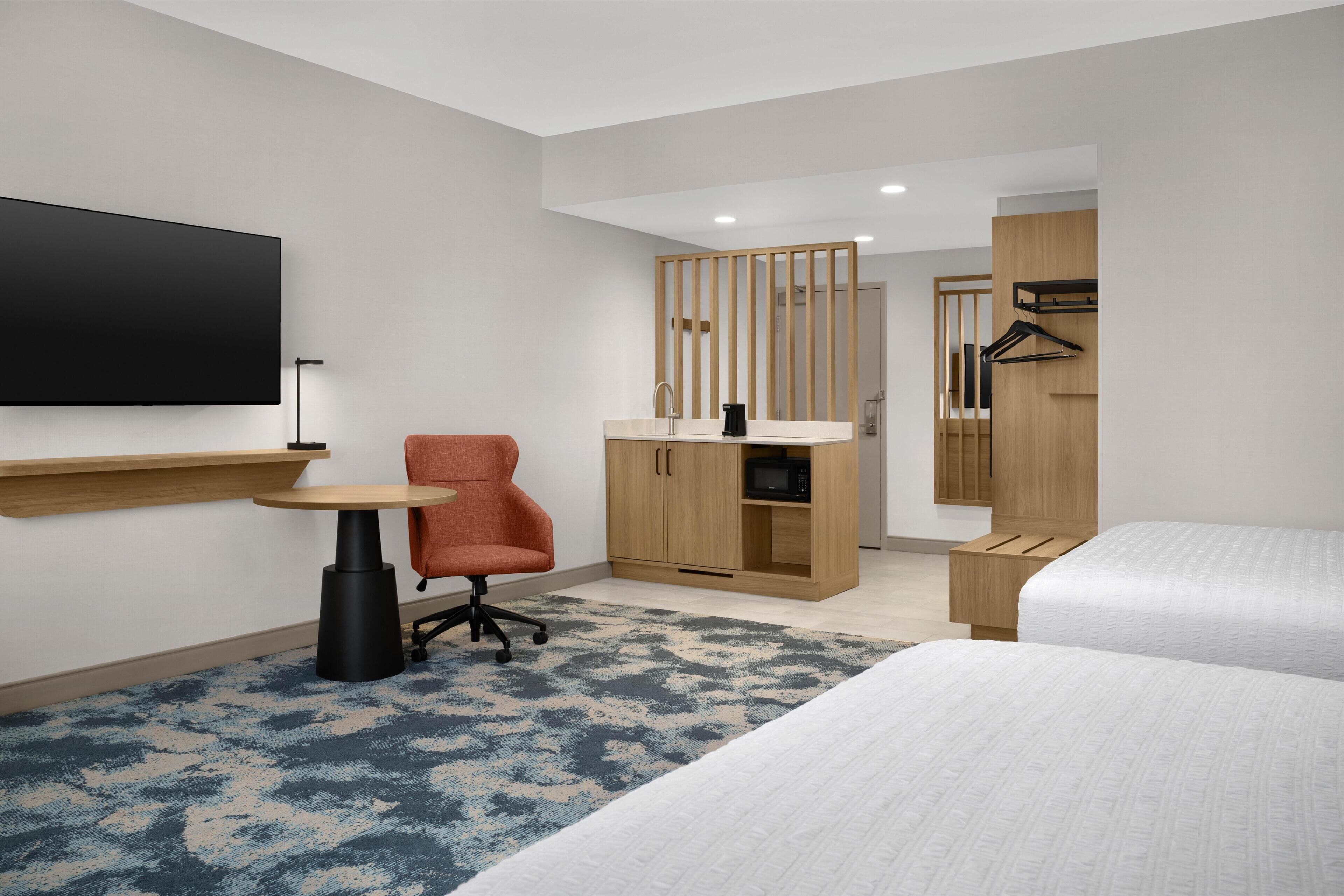 Sviitti, 2 keskisuurta parisänkyä (Microwave/Fridge, Wet bar)
