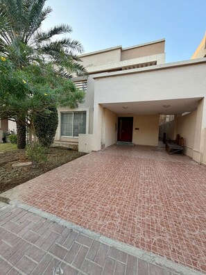 Terrace/patio - Hilltop Haven by Jannat Vacation Rentals (Karachi)