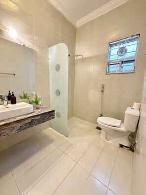 Hair dryer - Hilltop Haven by Jannat Vacation Rentals (Karachi)