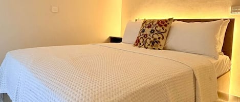 Desk, iron/ironing board, WiFi, bed sheets
