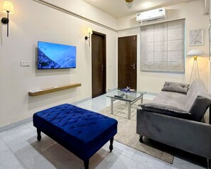 TV - Gourmet Getaway Two by Jannat Vacation Rentals (Karachi)