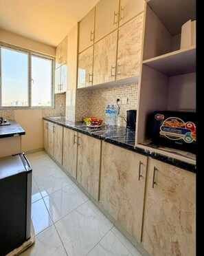 Private kitchen - Gourmet Getaway Petite by Jannat Vacation Rentals (Karachi)