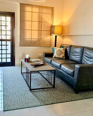 Living area - Gourmet Getaway One by Jannat Vacation Rentals (Karachi)