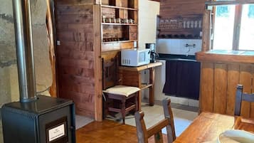 Cabin, 2 Bedrooms, Park View | WiFi (free), bed sheets