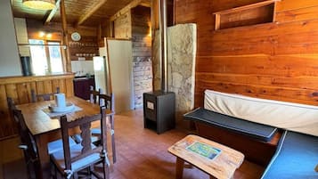 Family Cabin, Park View | WiFi (free), bed sheets