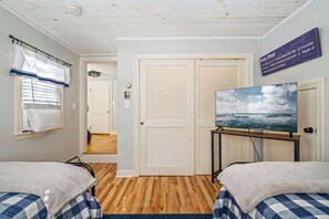 Room - Coastal Cape Neddick (York)