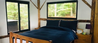 Magical Treehouse/Cabin hidden in Ancient Woodland