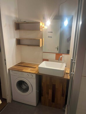 Hair dryer - Le Sauze: Bright 60m² Flat near Slopes (Enchastrayes)