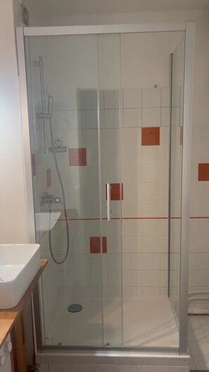 Hair dryer - Le Sauze: Bright 60m² Flat near Slopes (Enchastrayes)